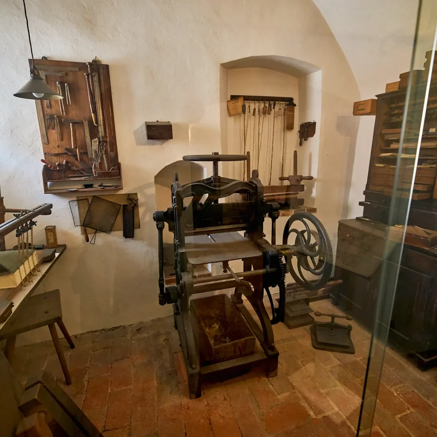 Alte Druckpresse und Buchbinderwerkstatt im Stadtmuseum Sulzbach-Rosenberg